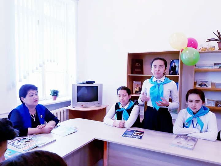 "Əкеге қарап ұл өсер, шешеге қарап қыз өсер"