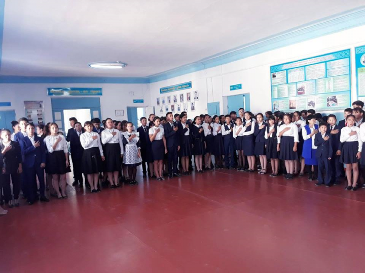 "Тұғырлы үш тіл - нұрлы болашақ бастауы !" атты апталықта "Тіл - татулық тірегі" атты іс - шара