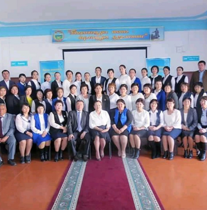 Ұлылылықтың басында ұстаз тұрар ...