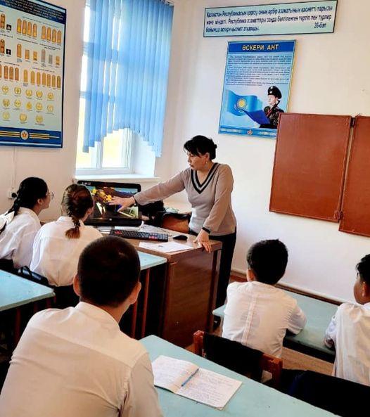 «Асанбай Асқаровтың өмір жолы мен ерен еңбегі» атты бірыңғай сынып сағаттары
