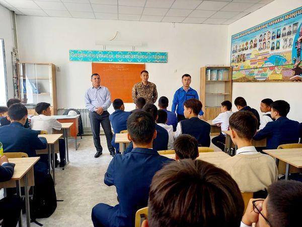 "Заңды білу - уақыт талабы" атты ұлдар жиналысы